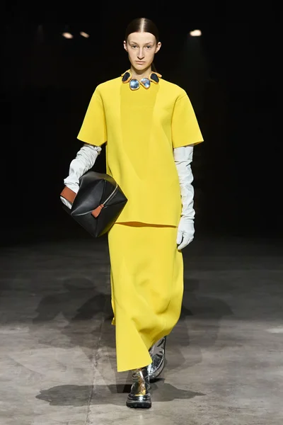 Look 13